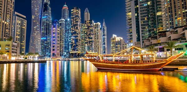 4. Romantická nočná plavba v Dubai Creek
