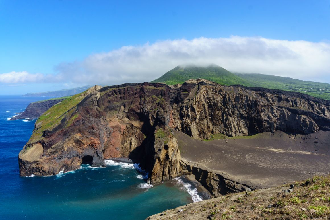 Polostrov Capelinhos na ostrove Faial