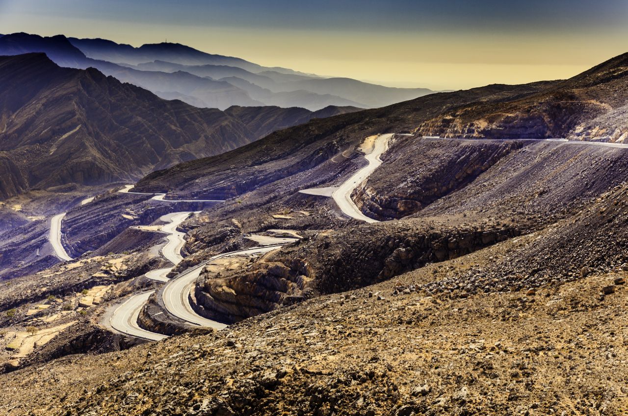 Cesta smerujúce pod vrchol Jebel Jais
