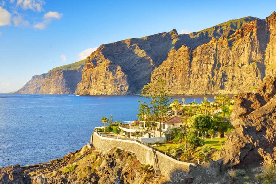 Veľkolepé útesy Los Gigantes na západe Tenerife